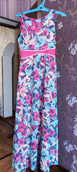 Женские вещи, платья и т.д.