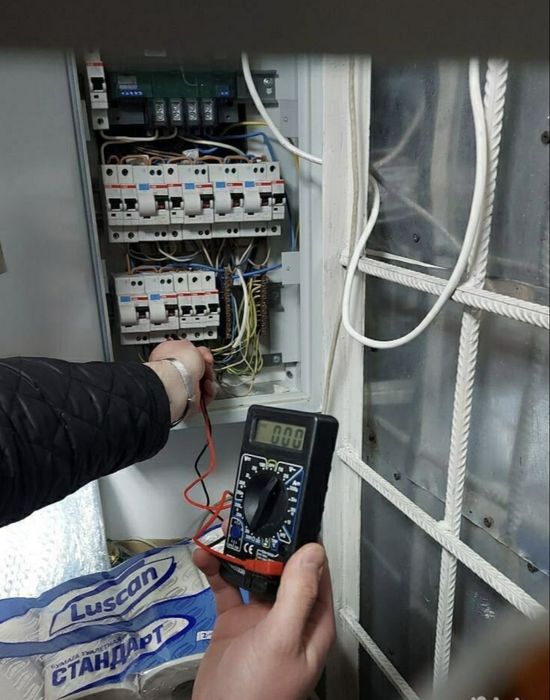 Услуги электрика недорого электрик