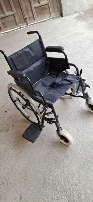 Ногиронлар аравачаси сотилади.