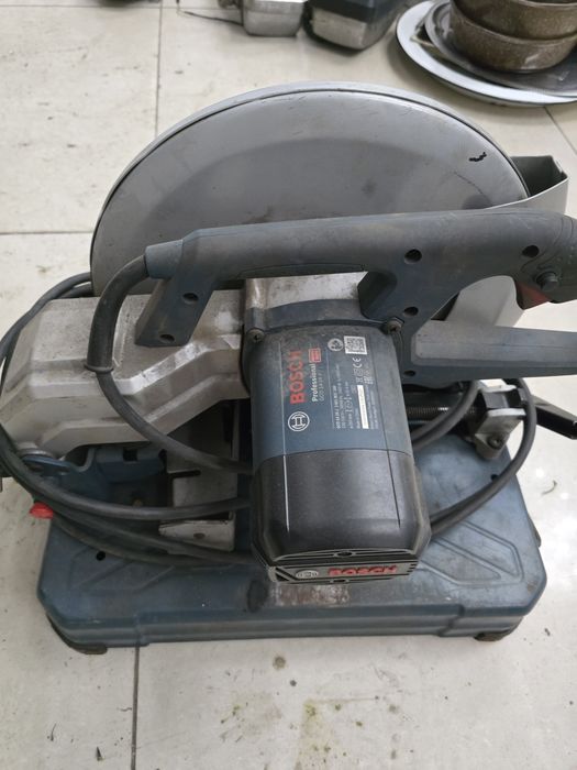 Углорез Bosch...