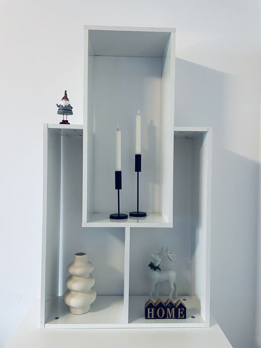 Raft alb cu trei compartimente