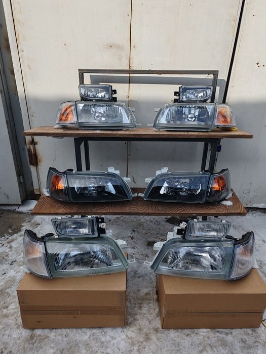 Фары на Toyota Carina E Black WHITE