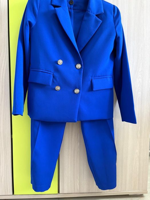 Продам брючный костюм