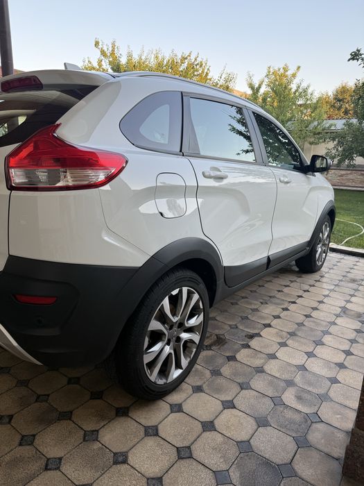 Lada Xray Cross Luxe Prestige