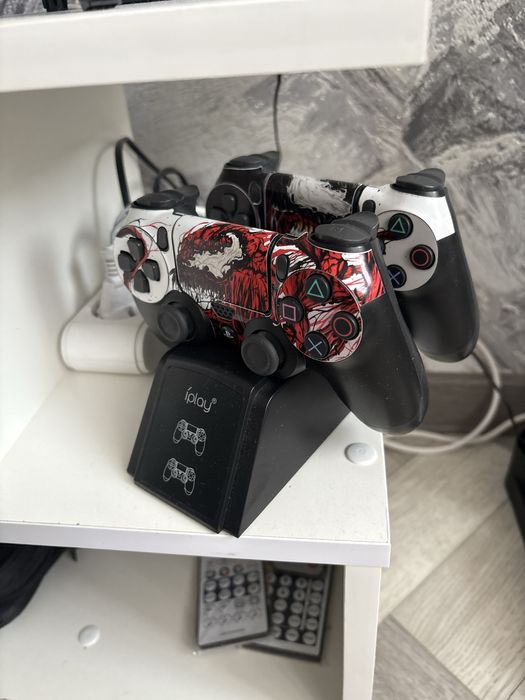 Продам PS 4 Slim  1Tb