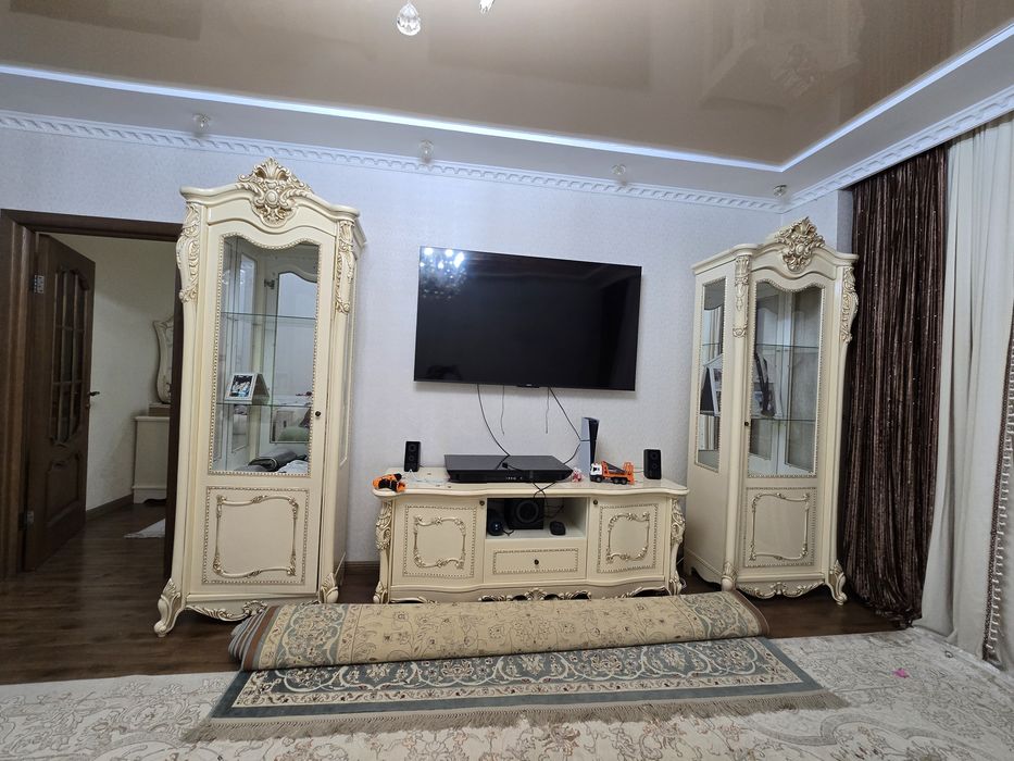 Продам серванты и камод
