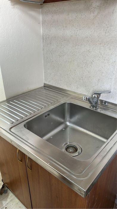 Продам мойку с тумбой и смеситель