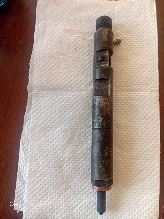 Vând injectoare de Logan 1.5 dci