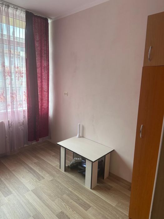 Vand camera de camin 12 m2 - Intabulata, recent renovata
