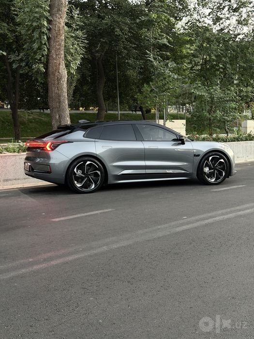 Zeekr 001