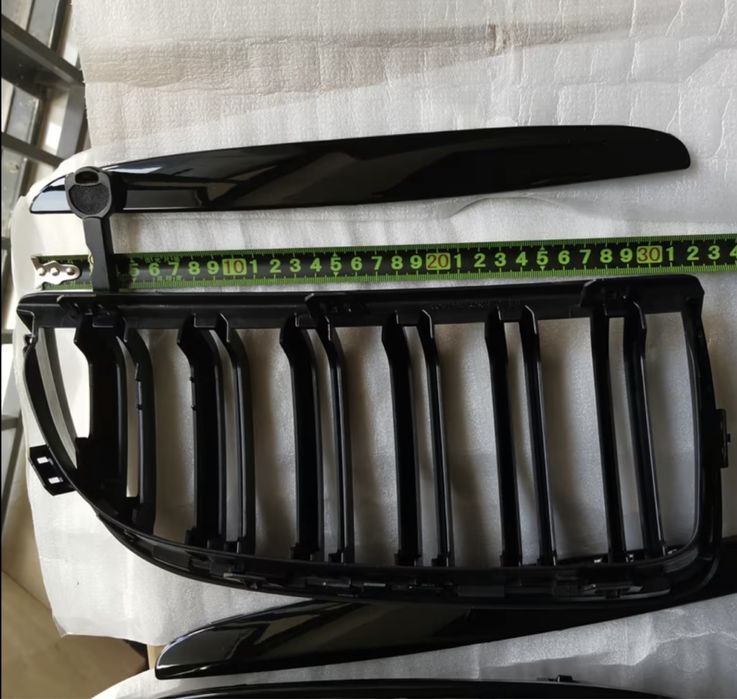 Тунинг Бъбреци за BMW E90/E91 (2005-2008) - Черен Гланц