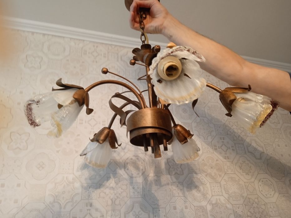 Люстра из резного металла