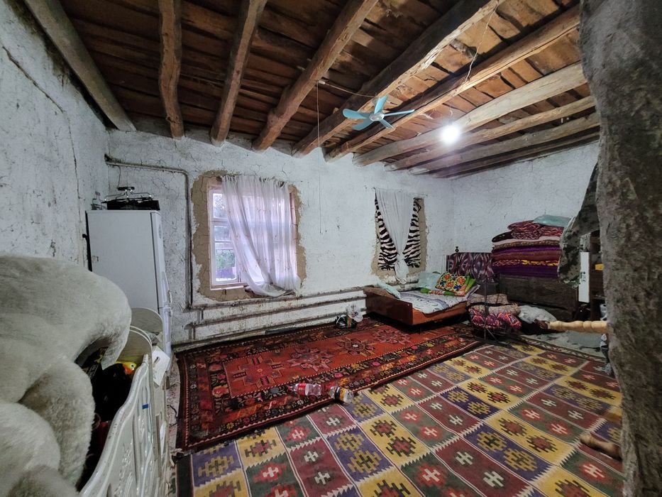 Uy sotiladi Yer uchastka shahar hududida