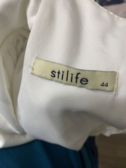 Белое платье с накидкой