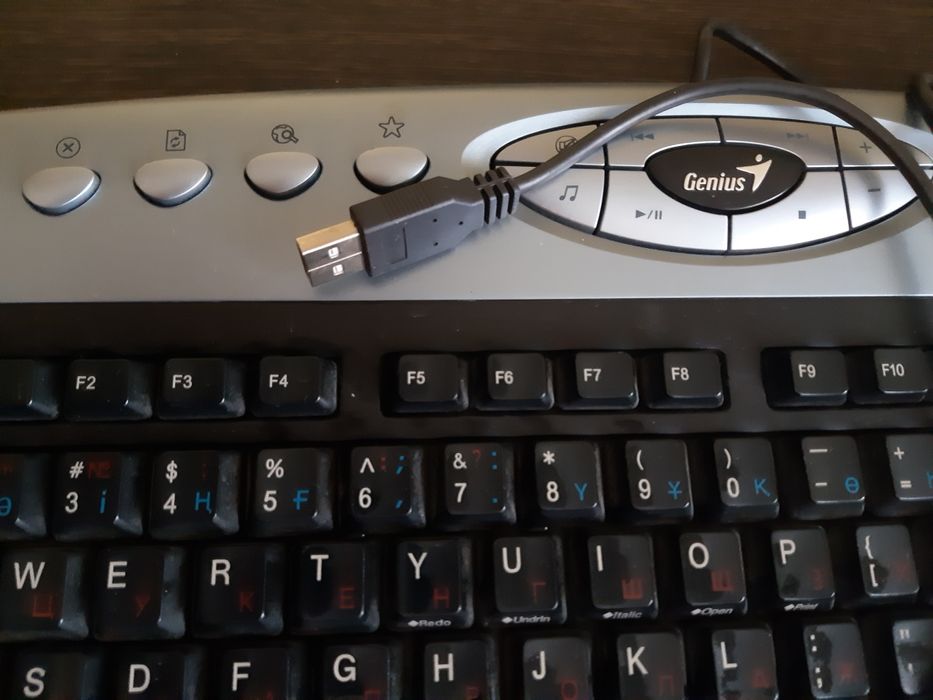 Продам клавиатуру в отличном состоянии.