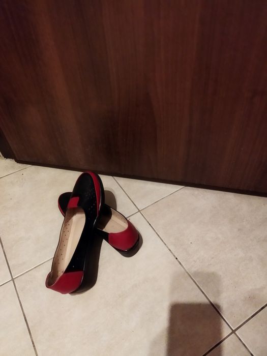 Затворени дамски обувки 40 номер - Нови