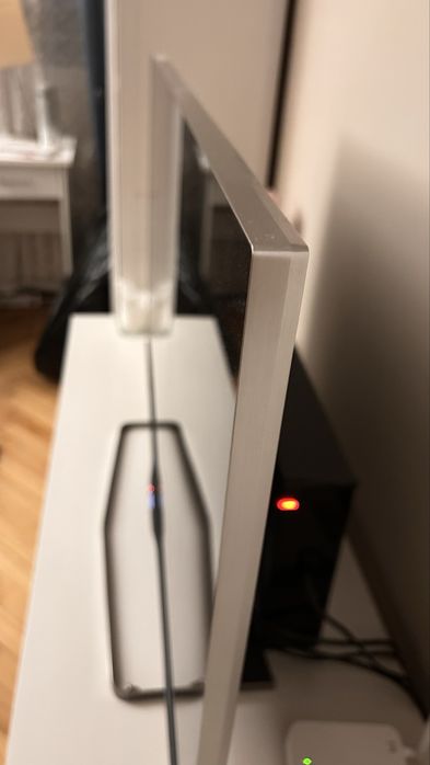 Philips Ambilight 42” Smart TV + 50W външен субуфер