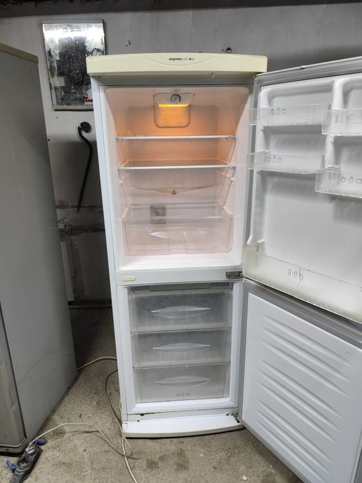 Продам холодильник Лдж