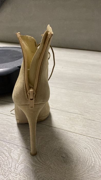 Продавам обувки с висок ток