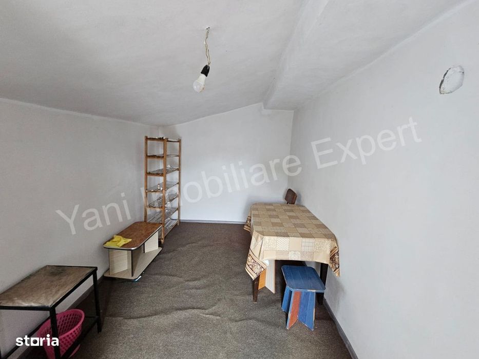Casă de vânzare în comuna Domnești, județ Argeș.