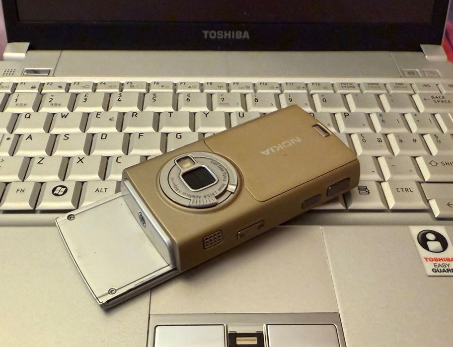 Telefon Nokia N95 - SAND ! Rar ! Classic cu butoante