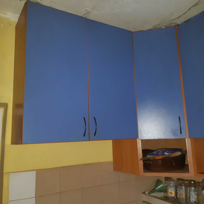 Ъглов кухненски шкаф-три секции