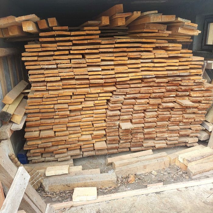 Vand 460 bucati scandura uscata (14 ani) , buna de facut lambriu, 15 cm latime, 4 m lungime si 2 cm grosime. Pret bucata 21 lei, se vand toate odata