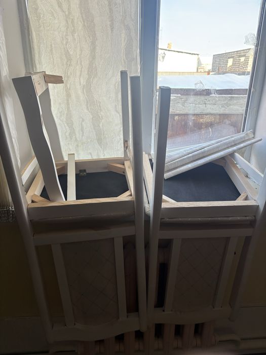 Продается стол со стульями. Стол сатылады үстелдерімен