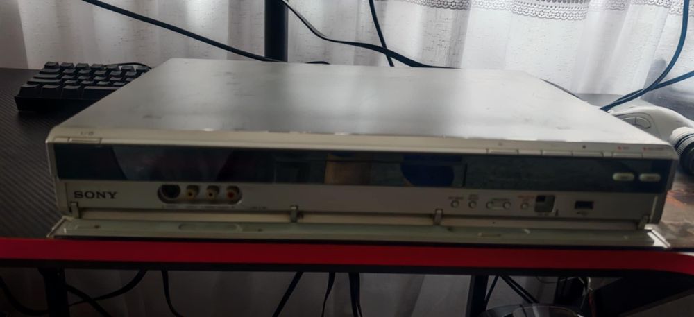 Dvd player cu hard disc Sony rdr-hx1025