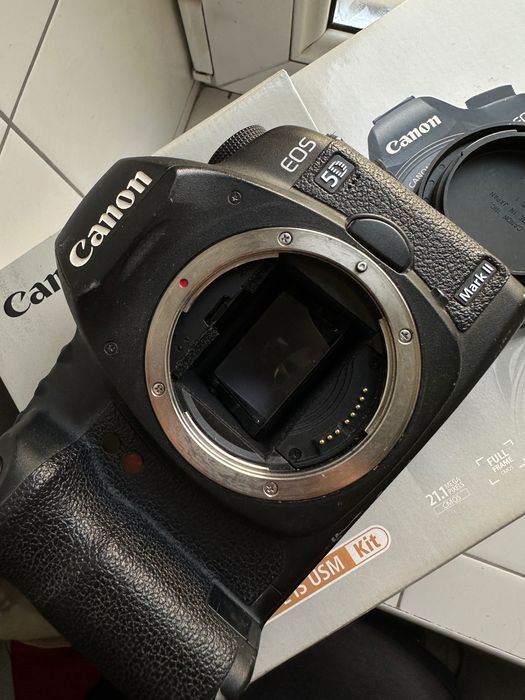 Фотоаппарат Canon EOS 5D Mark II Body