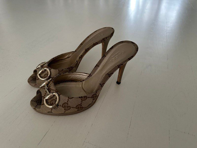 Босоножки, танкетки