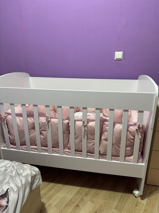Продавам Бебешко Легло  с Колела и Матрак 60X120СМ