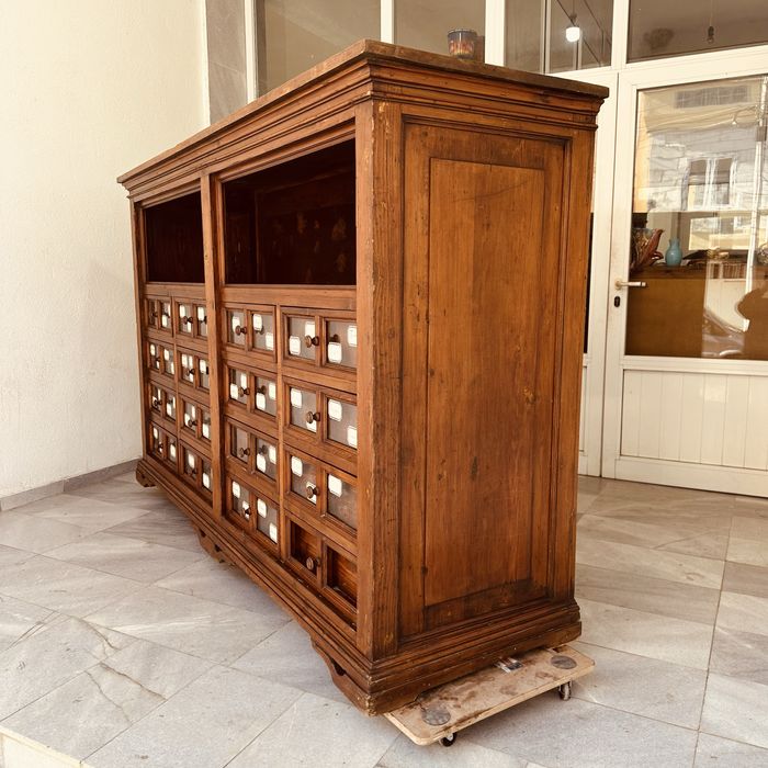 Италиански аптекарски шкаф – средата на XIX век