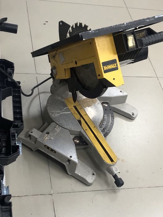 Торцевая пила DeWalt DW711(TM79)