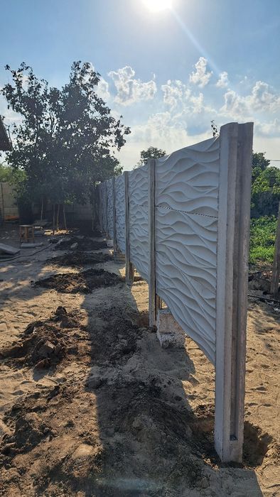 Gard  din beton  este în comuna celaru