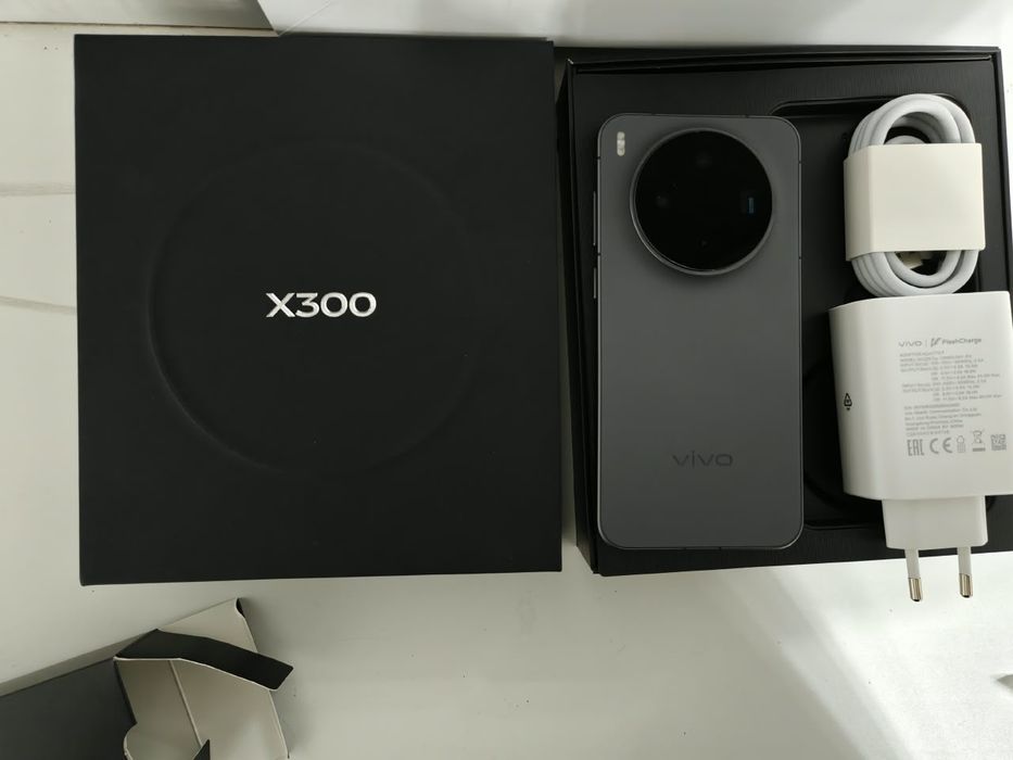 Vivo X300 12/256 глобал