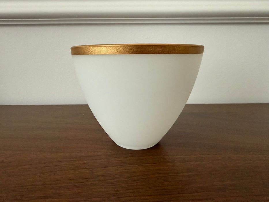 Abajur sticlă alb mat cu margine aurie – nou