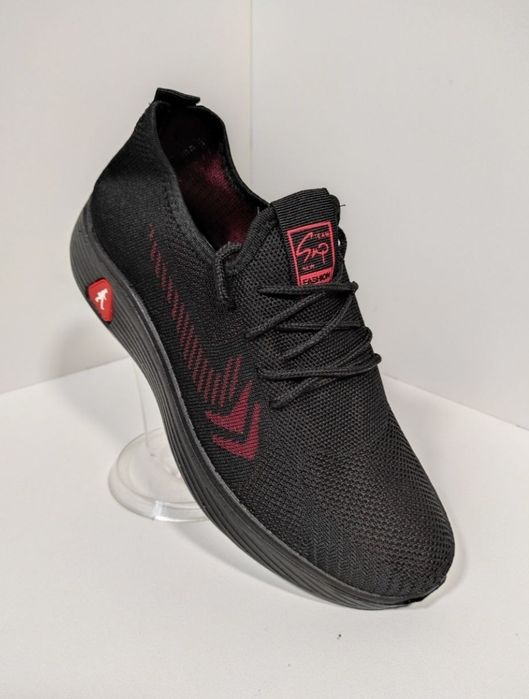 Летние кроссовки 40р