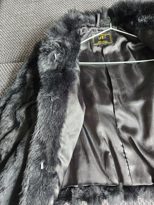 Jacheta  scurta din blana naturala de iepure, neagra 
[5]