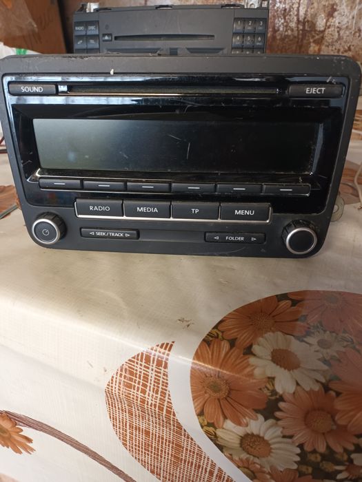 Vand doua radio,cd,nav.