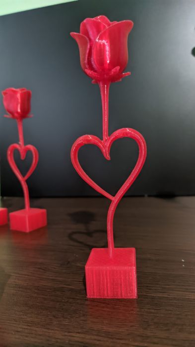 Подари вечна роза, която улавя светлината.