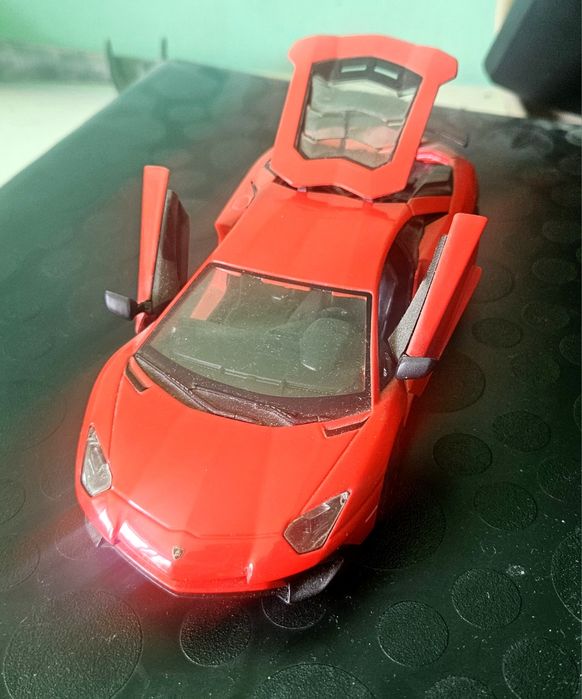 Lamborghini macheta metal 1:24