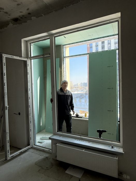 Окно балконное с дверью Rehau