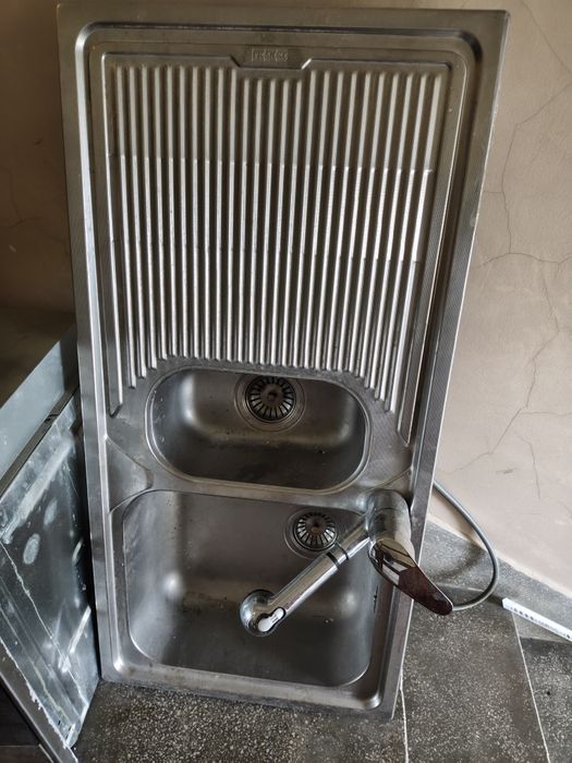 Продавам мивка за кухня