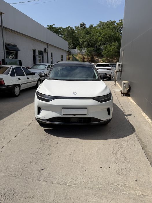 Leapmotor C11. Treyding bor Nasiya savdo bor.