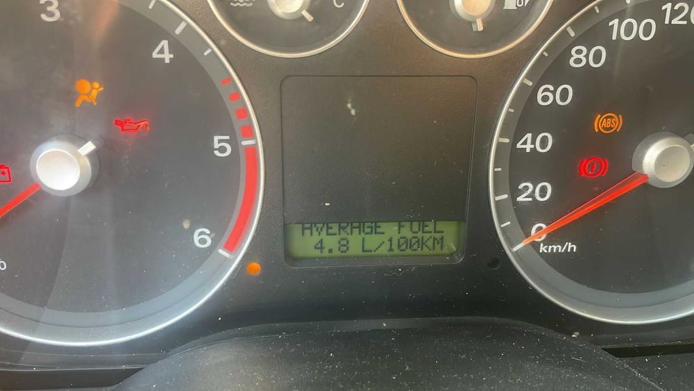 Vând Ford focus motor 1 6 diesel an 2005 perfect fuctional ITP valabil 1 an asigurarea valabilă 6 luni