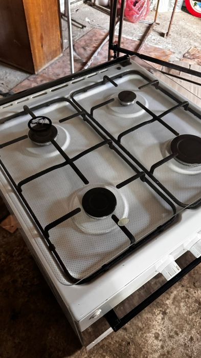 Продам газ плиту