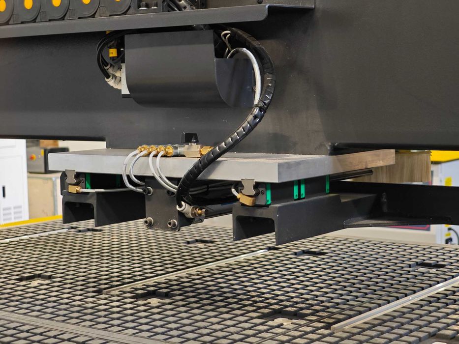 Фрезерный станок с  ЧПУ