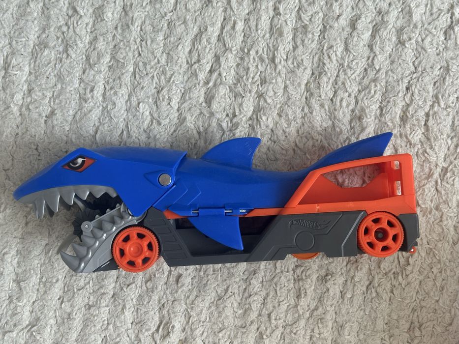 7 комплекта Hot Wheels – Ultimate Garage, T-Rex, дракони и писти