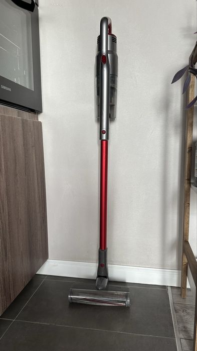 Продам вертикальный пылесос